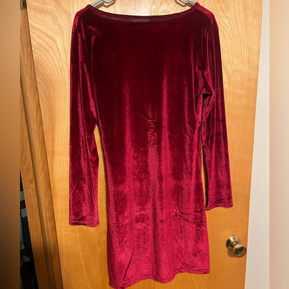 NEW Women’s Velvet Ruched Long Sleeve Wrap Mini Dress Burgundy Size Large 12 - Picture 2 of 10